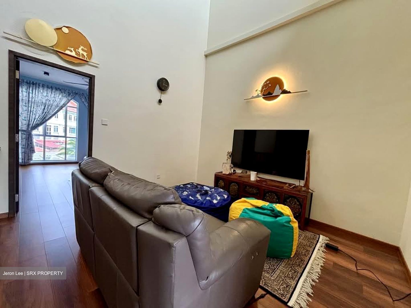 Flora Road (D17), Terrace #552025931